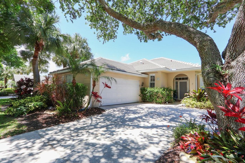 Located in the heart of Palm Beach Gardens, this beautifully - Beach Home for sale in Palm Beach Gardens, Florida on Beachhouse.com