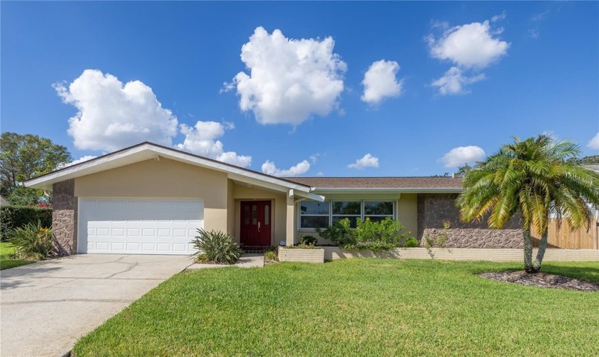 Mrs. Clean lives here! Immaculate 3 bedroom, 2 bath, oversized 2 - Beach Home for sale in Seminole, Florida on Beachhouse.com