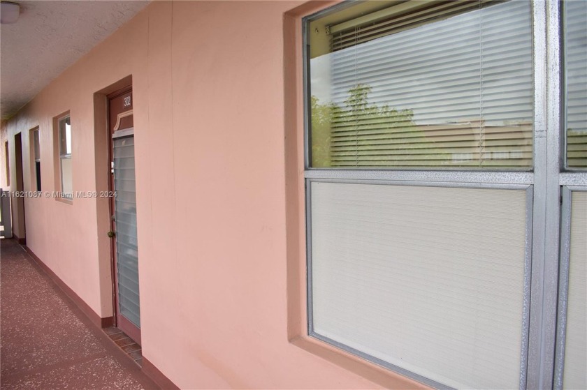 Don't miss this reasonably priced 2 bedroom unit!  This - Beach Condo for sale in Sunrise, Florida on Beachhouse.com