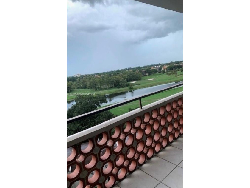 INVESTORS WELCOMED! BEAUTIFUL PENTHOUSE LARGE APARTMENT 1 & 1/2 - Beach Condo for sale in Lauderhill, Florida on Beachhouse.com