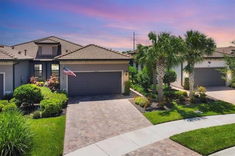 BEAUTIFULLY FINISHED VILLA WITH GORGEOUS WATER VIEWS provides - Beach Home for sale in Sarasota, Florida on Beachhouse.com