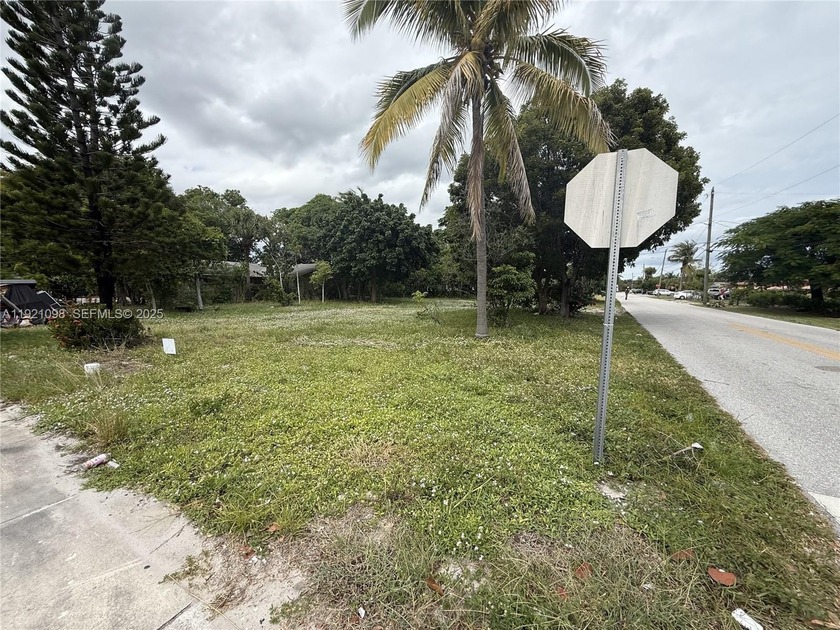 Great development opportunity in the heart of Pompano Beach! - Beach Lot for sale in Pompano Beach, Florida on Beachhouse.com