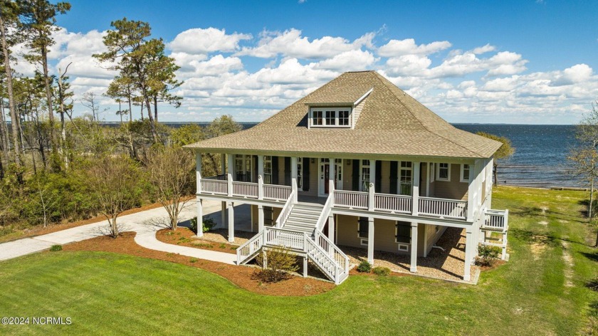 Dreams come true in this gorgeous beachfront home with sweeping - Beach Home for sale in Beaufort, North Carolina on Beachhouse.com
