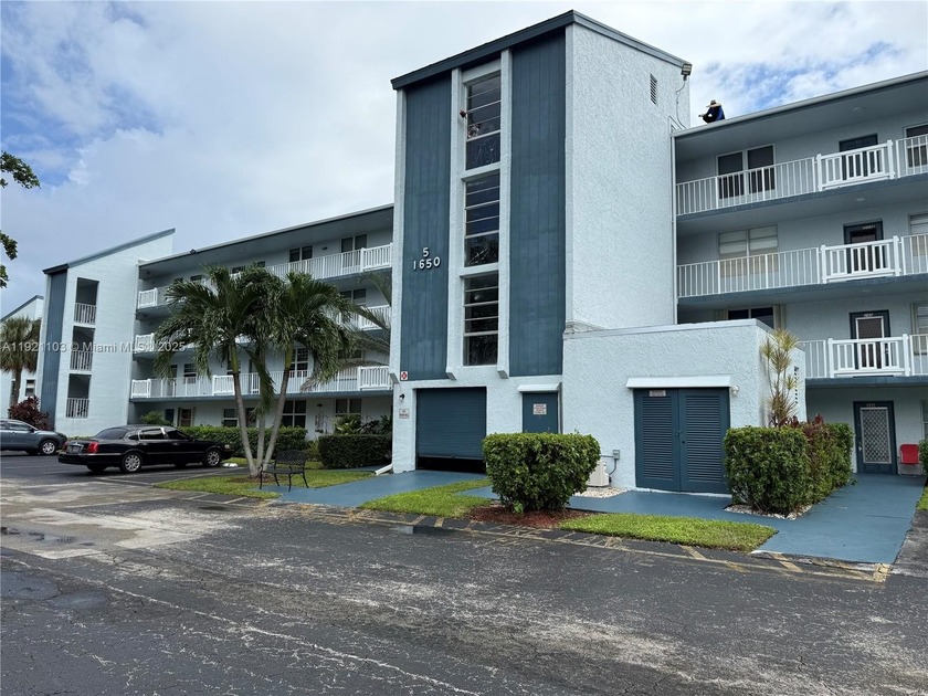 THIS BEAUTIFUL TWO BEDROOM TWO BATH CORNER UNIT, SPLIT BED ROOMS - Beach Condo for sale in Margate, Florida on Beachhouse.com