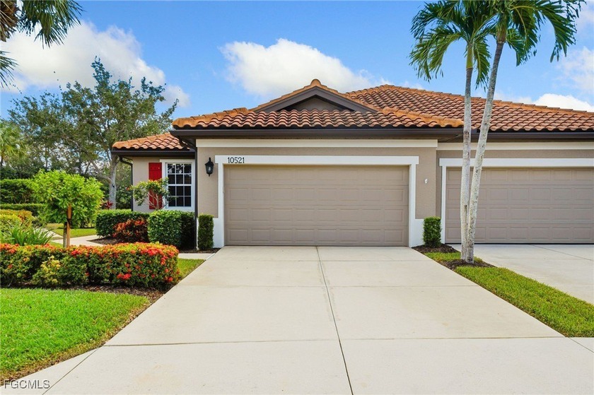WOW! Take a look at this LOVELY attached villa pool home, with a - Beach Condo for sale in Fort Myers, Florida on Beachhouse.com