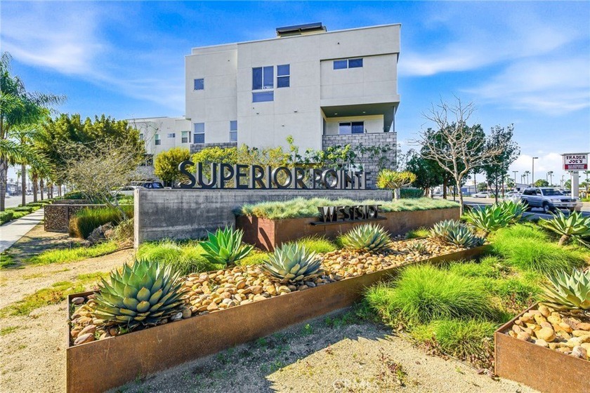 Located just south of 17th Street, 639 Channel Way offers the - Beach Condo for sale in Costa Mesa, California on Beachhouse.com