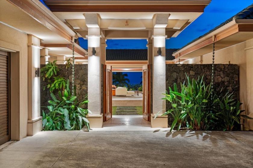 Situated in the gated Keauhou Resort community Bayview Estates - Beach Home for sale in Kailua Kona, Hawaii on Beachhouse.com