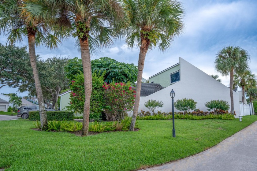 Discover serene, pet-friendly living in Greens Cay, nestled - Beach Townhome/Townhouse for sale in Jupiter, Florida on Beachhouse.com