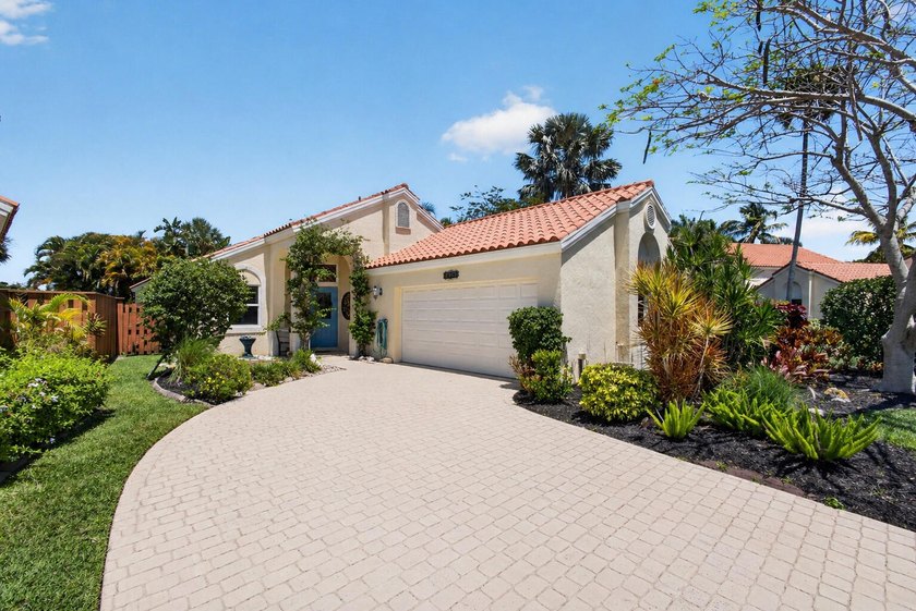Beautifully updated one-story 3BR/2BA home in the gated - Beach Home for sale in Palm Beach Gardens, Florida on Beachhouse.com