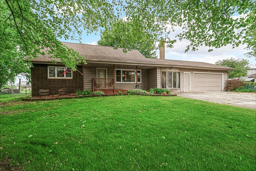 Gorgeous, well-maintained home on FOUR BEAUTIFUL ACRES with - Beach Home for sale in Michigan City, Indiana on Beachhouse.com