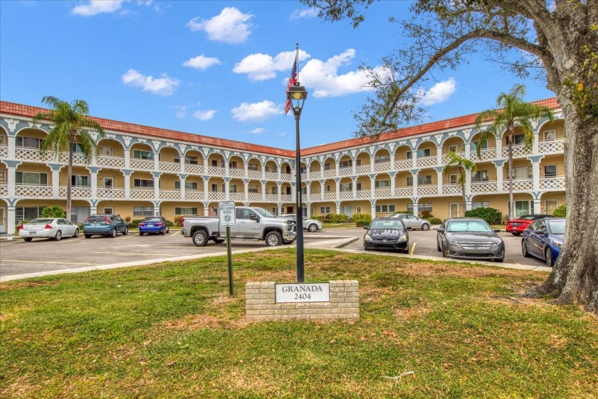 End Unit!!! Come see this well kept 1400 sq. ft. *F* Deluxe - Beach Condo for sale in Clearwater, Florida on Beachhouse.com