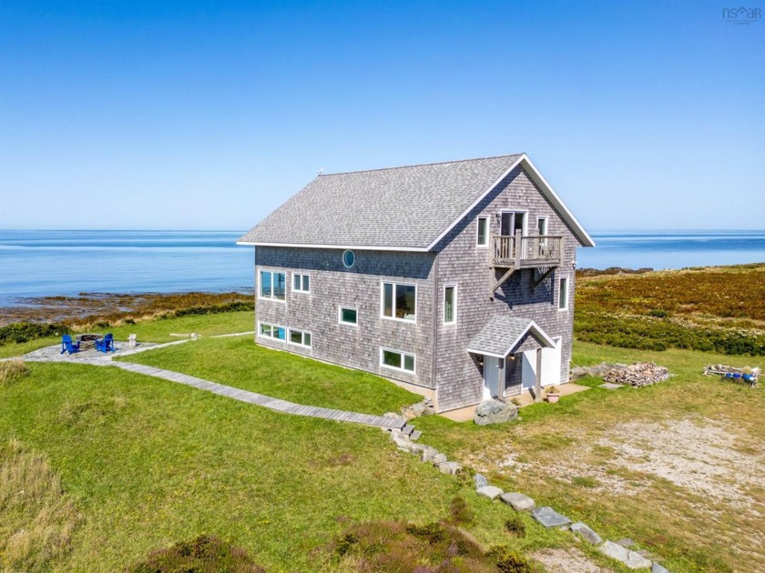 This charming cedar shingle Beach House offers breathtaking lake - Beach Home for sale in Port Maitland,  on Beachhouse.com