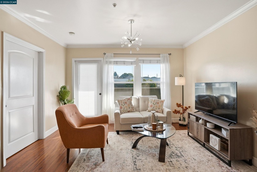 Effortless city living in this cute, bright, turn-key condo - Beach Condo for sale in Oakland, California on Beachhouse.com