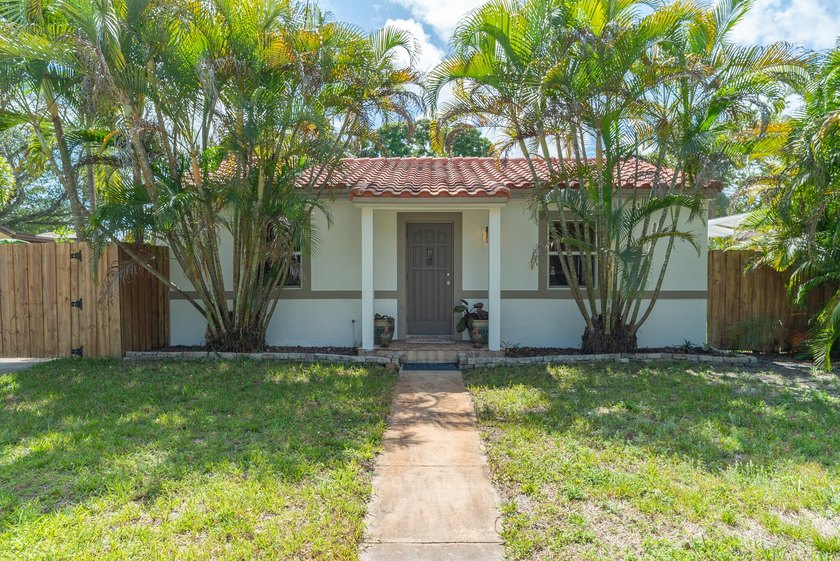 Spacious 3 bedroom 2 bath home in desirable Croissant Park - Beach Home for sale in Fort Lauderdale, Florida on Beachhouse.com