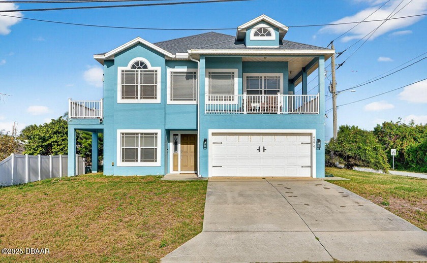 Live the beach lifestyle in this relaxed coastal retreat in - Beach Home for sale in Port Orange, Florida on Beachhouse.com