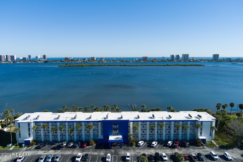 Beautifully riverfront condo with breathtaking intracoastal - Beach Condo for sale in Daytona Beach, Florida on Beachhouse.com