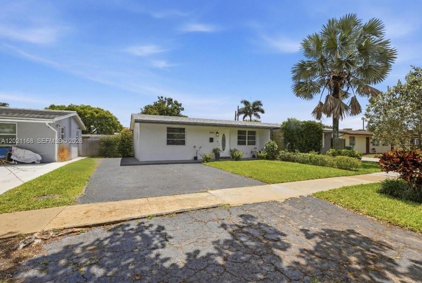 Affordable and Adorable 2 Bedroom, 1 Bath Single Family Home in - Beach Home for sale in Cooper City, Florida on Beachhouse.com