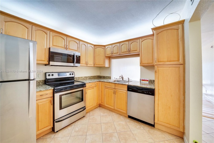 BEAUTIFUL 1 BEDRROOOM AND 1 1/2 BATH GROUND FLOOR! MOVE IN READY - Beach Condo for sale in Sunrise, Florida on Beachhouse.com