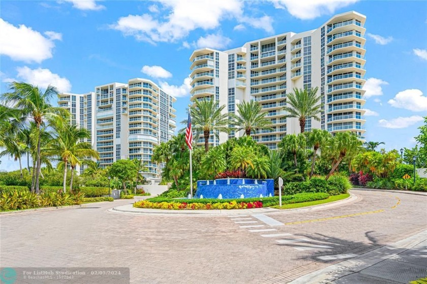 BEAUTIFULLY RENOVATED UNIT WITH 2 BEDROOMS 2.5 BATHS WITH DIRECT - Beach Condo for sale in Hollywood, Florida on Beachhouse.com