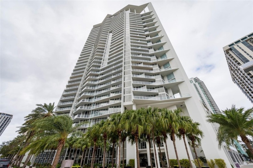 Luxury Downtown Saint Petersburg Condominium. Breathtaking - Beach Condo for sale in St. Petersburg, Florida on Beachhouse.com