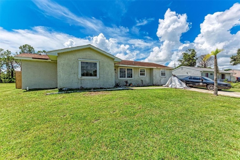 Under contract-accepting backup offers. PRICED TO SELL. Very - Beach Home for sale in North Port, Florida on Beachhouse.com