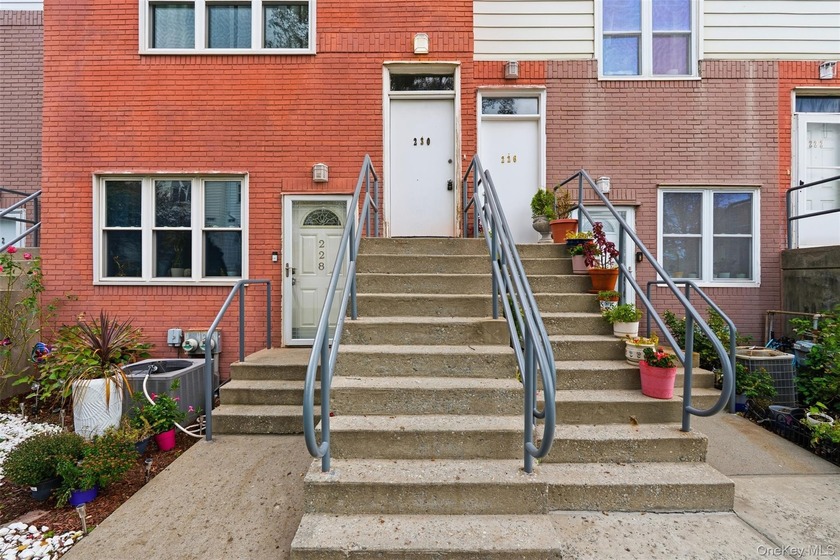 Welcome to this cozy 3-bedroom, 2.5-bath duplex condo located in - Beach Condo for sale in Bronx, New York on Beachhouse.com
