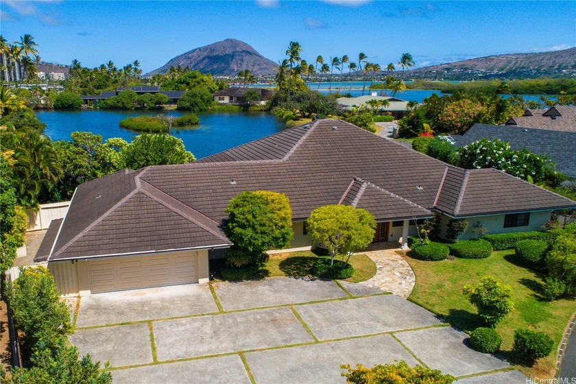 Welcome to your private waterfront retreat, nestled within a - Beach Home for sale in Honolulu, Hawaii on Beachhouse.com
