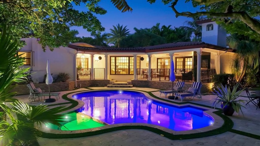 Palm Beach inspiration provides inviting charm & elegance to - Beach Home for sale in Fort Lauderdale, Florida on Beachhouse.com