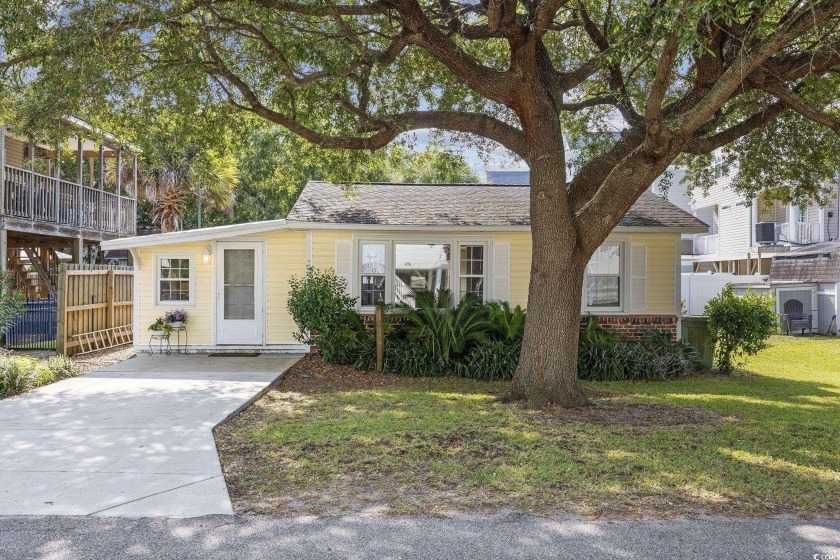 This delightful 2 bedroom, 2 full bathroom beach cottage is the - Beach Home for sale in Surfside Beach, South Carolina on Beachhouse.com