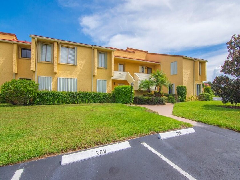 Discover this spacious 2-bedroom, 2-bathroom condo located on - Beach Condo for sale in Stuart, Florida on Beachhouse.com