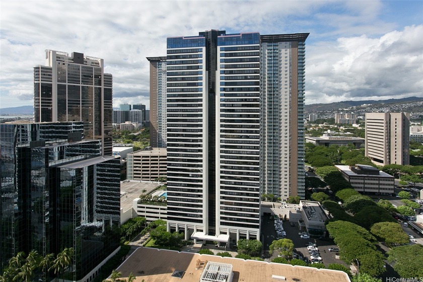 Enjoy city, ocean, and coastline views from your unit! This - Beach Condo for sale in Honolulu, Hawaii on Beachhouse.com