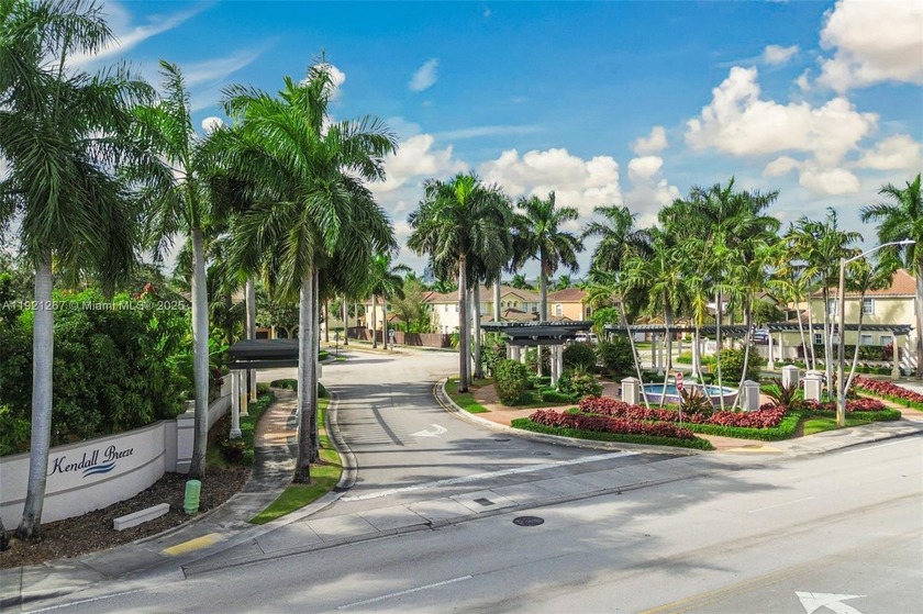 Beautifully remodeled Toledo model townhome located in the - Beach Townhome/Townhouse for sale in Miami, Florida on Beachhouse.com