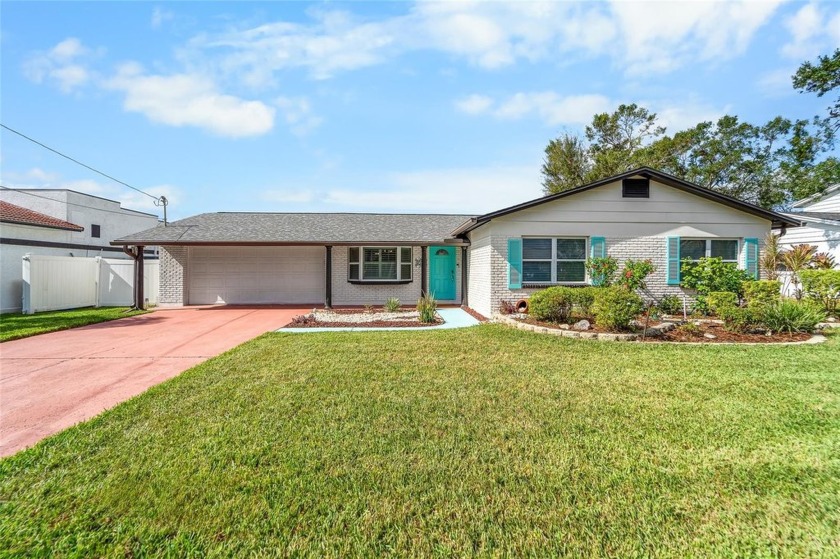 Welcome to this inviting and spacious 4-bedroom boater dream - Beach Home for sale in Tampa, Florida on Beachhouse.com