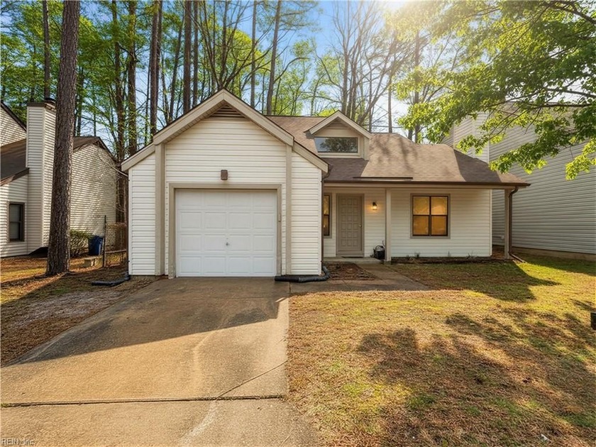 UNDER CONTRACT! Beautifully updated and well-maintained 3 BR - Beach Home for sale in Newport News, Virginia on Beachhouse.com