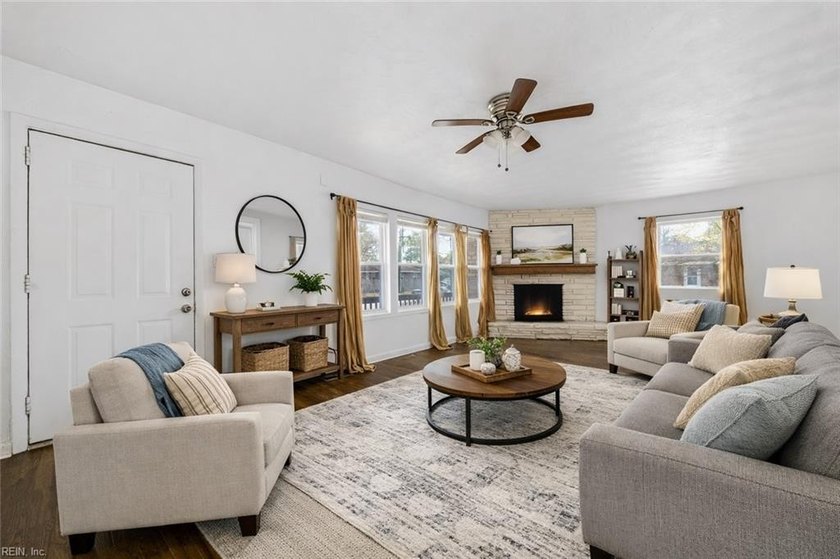 Tucked in desirable Castle Heights, this charming home blends - Beach Home for sale in Portsmouth, Virginia on Beachhouse.com