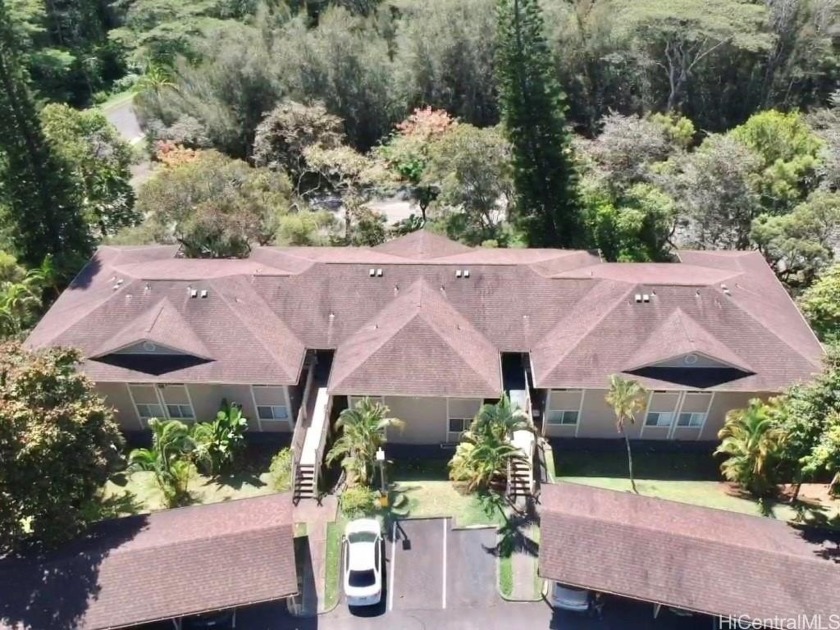 Spacious 2 bed, 2 bath, 2 parking townhouse. Vaulted living room - Beach Townhome/Townhouse for sale in Mililani, Hawaii on Beachhouse.com