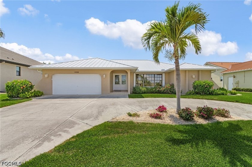 Your Piece of Paradise is ready for you to move right in! This - Beach Home for sale in Punta Gorda, Florida on Beachhouse.com