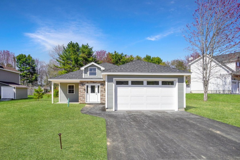 FIRST FLOOR LIVING AT ITS FINEST! This stunning Contemporary - Beach Home for sale in Old Orchard Beach, Maine on Beachhouse.com
