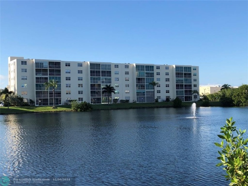 BEAUTIFUL LAKE/FOUNTAIN VIEWS FROM THIS FULLY RENOVATED GORGEOUS - Beach Condo for sale in Dania, Florida on Beachhouse.com