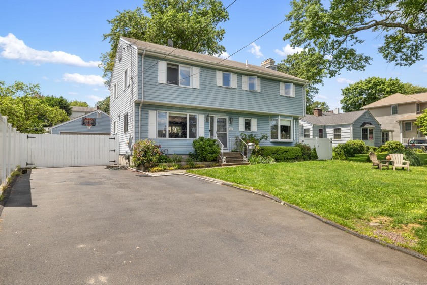 Meticulously maintained 3 bed / 3.5 bath home in the heart of - Beach Home for sale in Stamford, Connecticut on Beachhouse.com