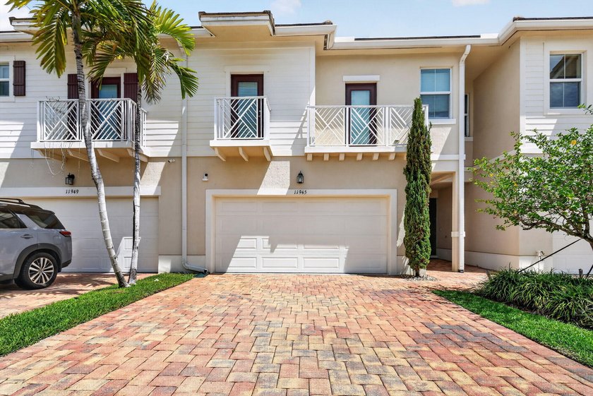 A beautiful 3/2 Townhouse in the heart of Park Central in Royal - Beach Townhome/Townhouse for sale in Royal Palm Beach, Florida on Beachhouse.com