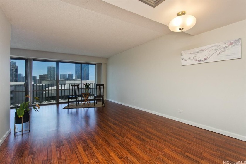 Large 1 bedroom and 1 bath condo in highly desirable downtown - Beach Condo for sale in Honolulu, Hawaii on Beachhouse.com