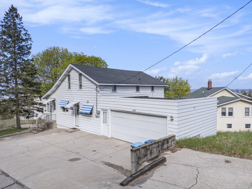 Whether you're searching for a stunning year-round home or a - Beach Home for sale in Grand Haven, Michigan on Beachhouse.com