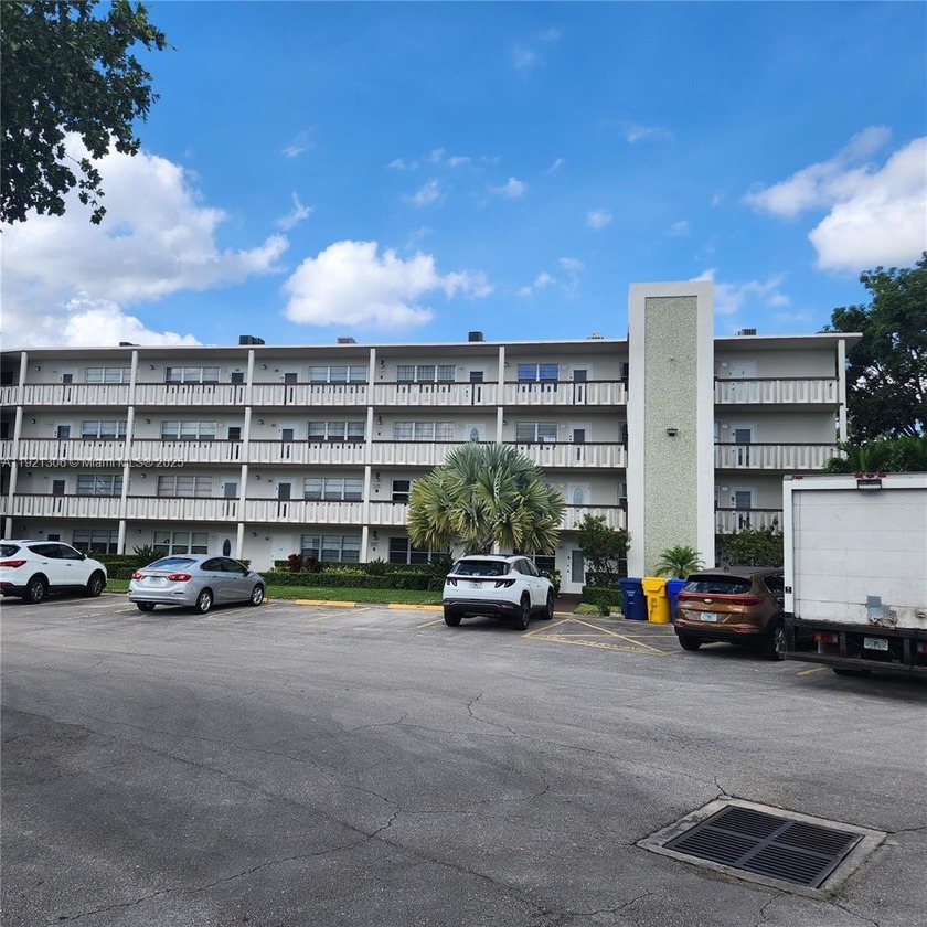 Incredible Price on this 2BR/l.5BA Condo unit with large - Beach Condo for sale in West Palm Beach, Florida on Beachhouse.com