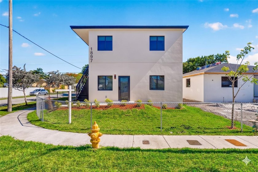 Beautiful NEW CONSTRUCTION Duplex! Central location minutes from - Beach Townhome/Townhouse for sale in Miami, Florida on Beachhouse.com