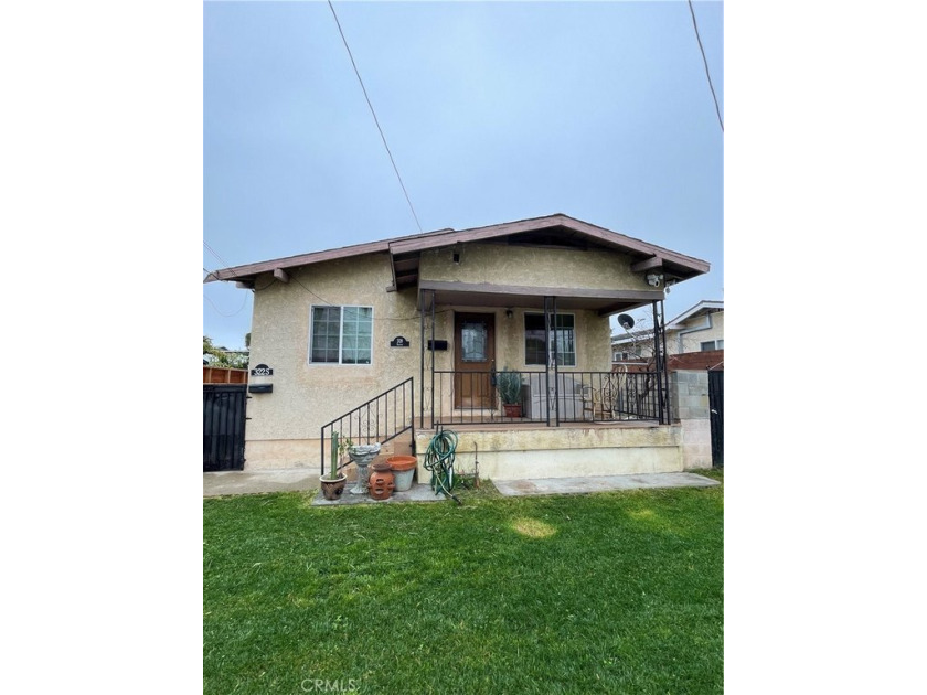 Welcome to 322 S Grand Avenue, a charming detached duplex - Beach Townhome/Townhouse for sale in San Pedro, California on Beachhouse.com