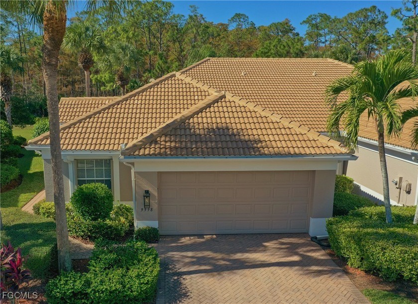 TWIN VILLA WITH HIGHLY DESIRABLE OPEN FLOOR PLAN AND MANY - Beach Home for sale in Fort Myers, Florida on Beachhouse.com