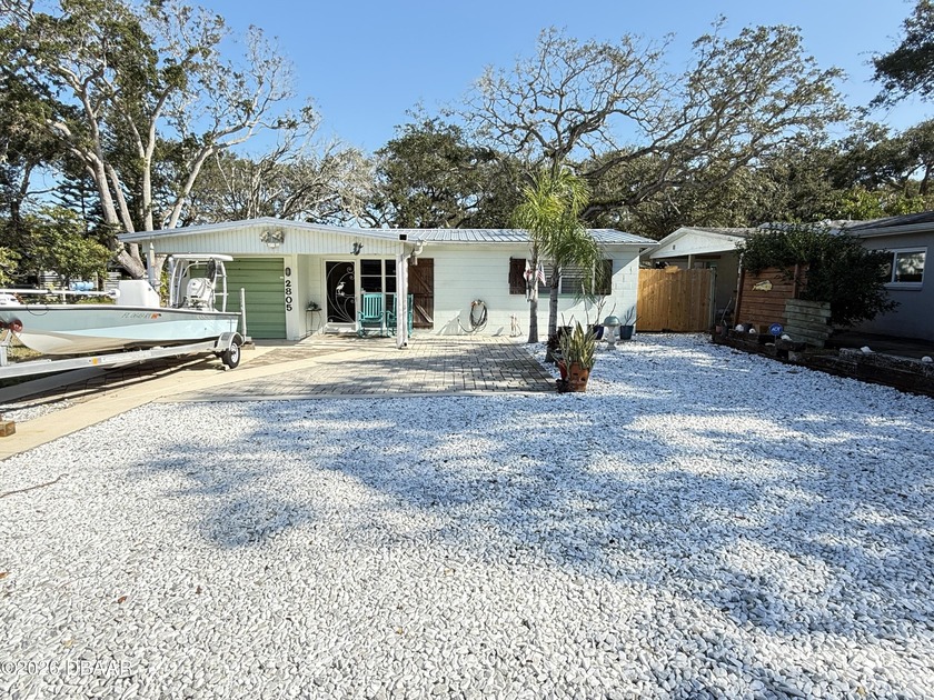 Beachside bungalow. This is a well cared for 2Bd, 1Ba, 1Car - Beach Home for sale in New Smyrna Beach, Florida on Beachhouse.com