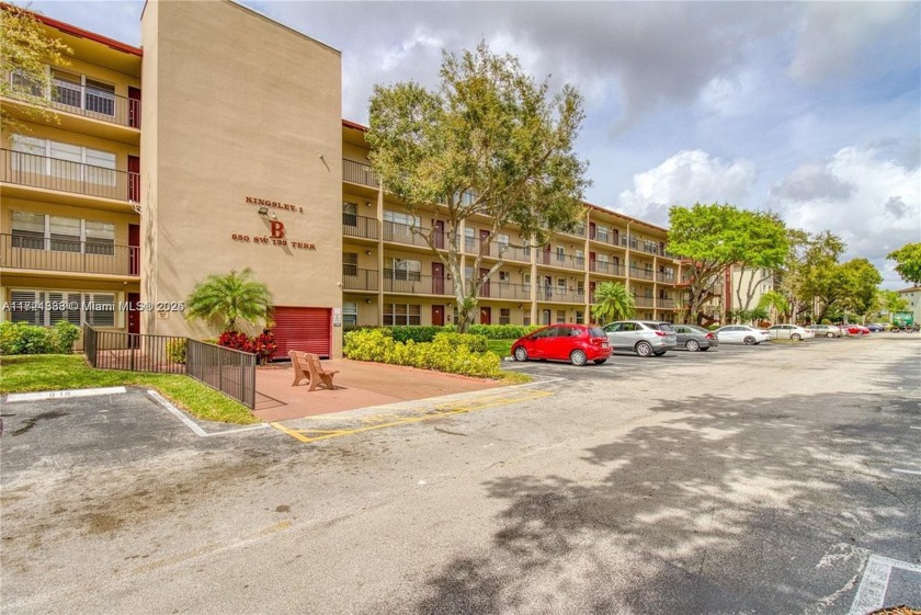 Investment Opportunity 1 bedroom and 1 and a half bathrooms in - Beach Condo for sale in Pembroke Pines, Florida on Beachhouse.com