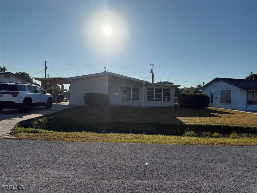STOP!!! You found just what you are looking for. Charming - Beach Home for sale in North Fort Myers, Florida on Beachhouse.com